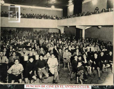 Función de cine en el antiguo club 