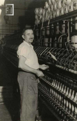 Sr. Hayes en su máquina - Fábrica Textil La Emilia