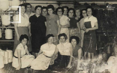Compañeras sector peinaduria - Fábrica textil La Emilia