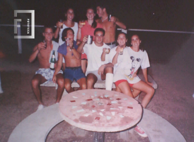 Amigos en el Club Social y Deportivo La Emilia