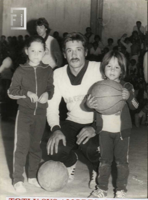 Héctor "Toti" Zamparo junto a sus hijos 