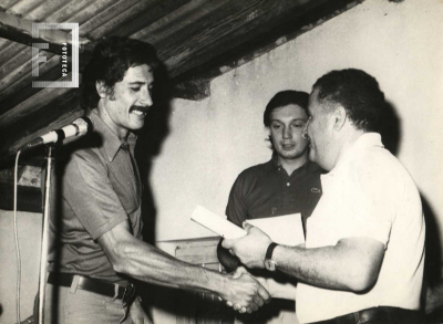 Héctor Zamparo recibe diploma 