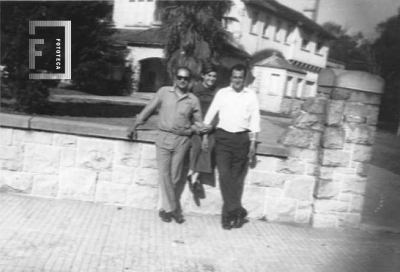 Amigos en el chalet de piedras - La Emilia