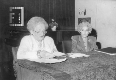 Hebe Dileo, escritora, y Nélida de Torroba. Presentación libro "Del derecho y del revés" (Rumbo)