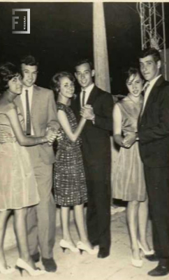 Jóvenes bailando 