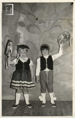 Niños actuando
