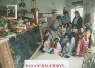 Alumnos de jardín visitan panaderia 