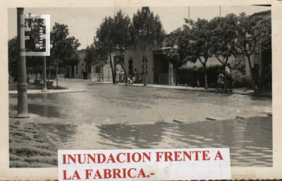 Inundación frente a la fábrica - La Emilia