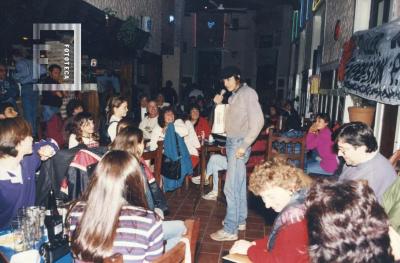 Pablo Balbis dialogando con el público en //La Serpentínica u del Bizcochero//