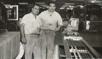 Compañeros de trabajo en los telares 