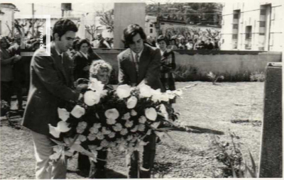 Nietos en homenaje a su abuelo Leodegario Cordova 