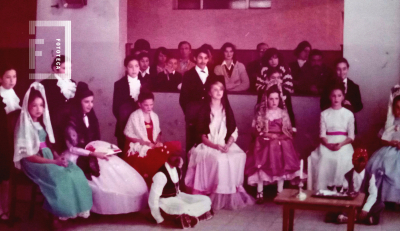 Fiestas Patrias en el Colegio Misericordia - Alumnas representan tertulia del 25 de mayo
