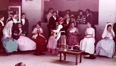 Fiesta Patria en el Colegio Misericordia - Alumnas representan tertulia del  25 de  mayo 