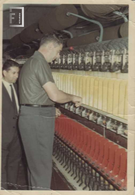 Trabajador en sector peinado - Fábrica textil 