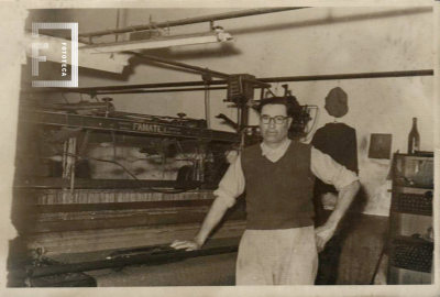 Don Tecco en el telar - Fábrica Textil La Emilia