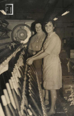 Compañeras de enconadora 