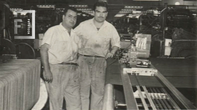 Compañeros de trabajo en los telares 