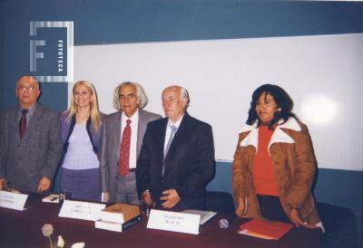 Degregori, Celina Cámpora, Arturo Corcuera, Alfredo O. Busch y presentadora del Acto Literario