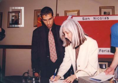 Roberto Salinas y María Kodama en Feria del Libro
