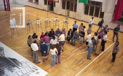 Reunión Municipalidad con artistas plásticos en Escuela Normal, por mural Catedral