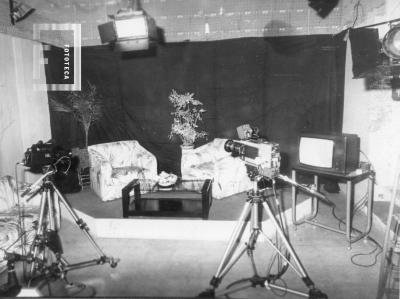 Estudio viejo de Canal 2, con las primeras cámaras (JVC S100 y KY2000)