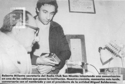 Radio Club San Nicolás. Roberto Milanta, secretario, intentando una comunicación