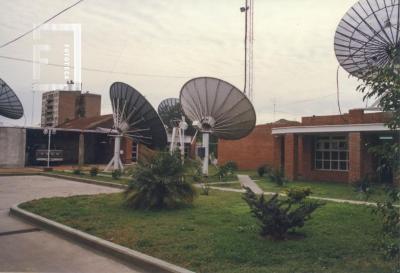 Interior Canal 2 con parábolas satelitales