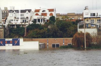 Creciente del Paraná, Club de Regatas inundado