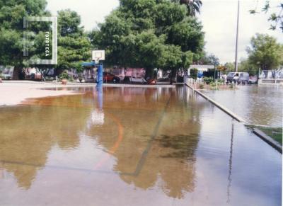 Creciente del Paraná, Club de Regatas inundado
