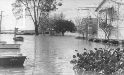 Creciente del Paraná, Costanera inundada