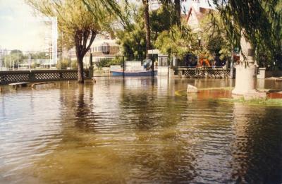 Creciente del Paraná, Costanera inundada