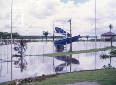 Creciente del Paraná, Club de Regatas inundado