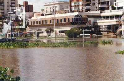 Creciente del Paraná, Club de Regatas inundado