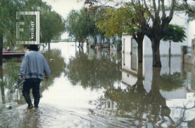Creciente del Paraná, calle inundada