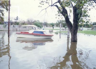 Creciente del Paraná, Costanera inundada