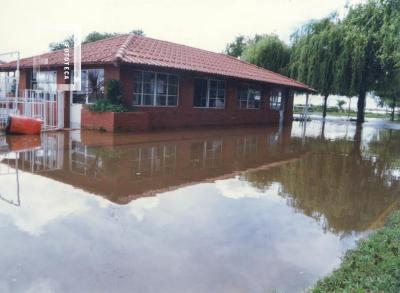 Creciente del Paraná, Club de Regatas inundado