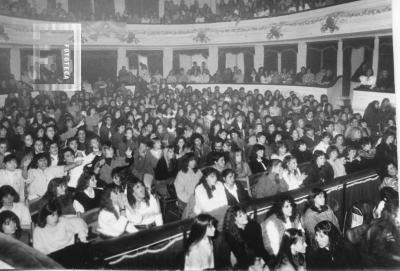 Teatro Municipal con público juvenil
