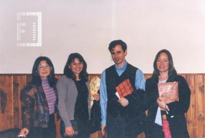 Silvia Mathieu y miembros del jurado. Poetas nicoleños