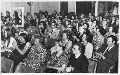 Sala auditorio con asistentes