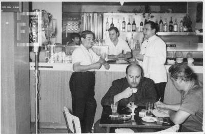 Interior café - Bar Niza