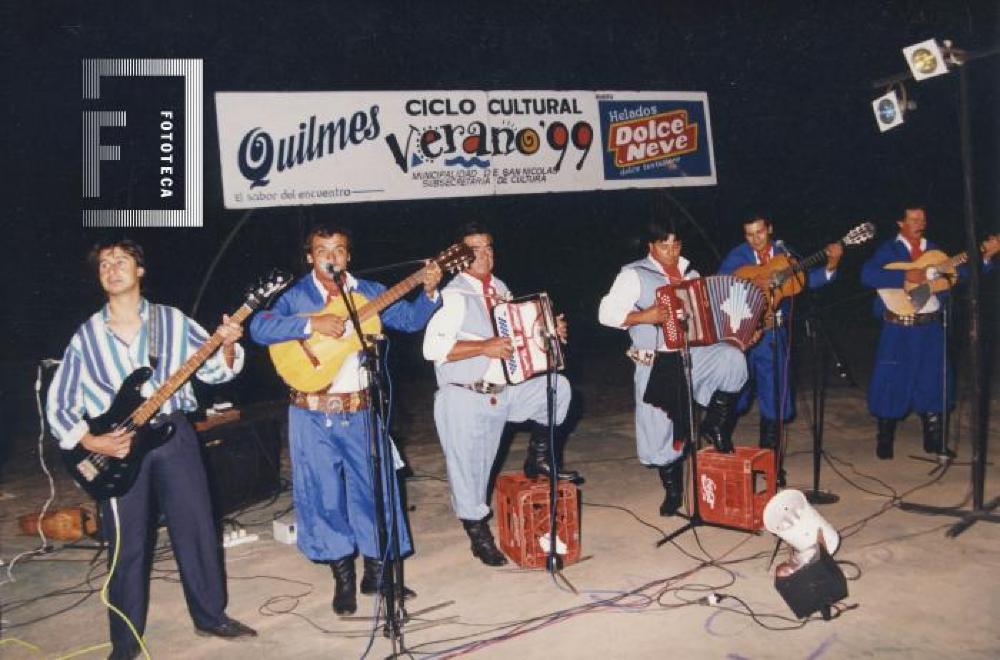 Conjunto chamamesero Los Cangui, en Anfiteatro