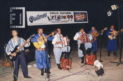 Conjunto chamamesero Los Cangui, en Anfiteatro