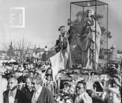 Procesión con la Virgen del Rosario