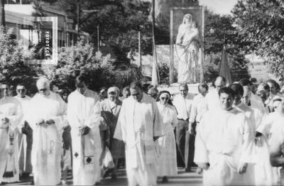 Procesión con la Virgen del Rosario