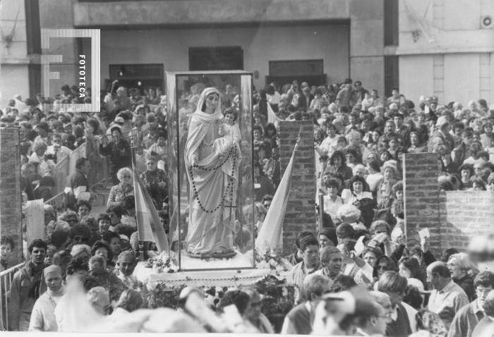 Procesión con la Virgen del Rosario