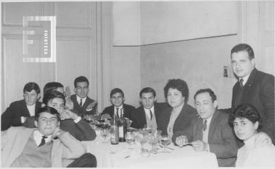 Grupo en comida
