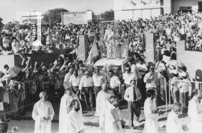 Procesión con la Virgen del Rosario