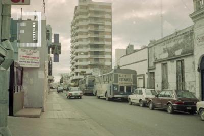 Calle Italia entre Pellegrini y Nación