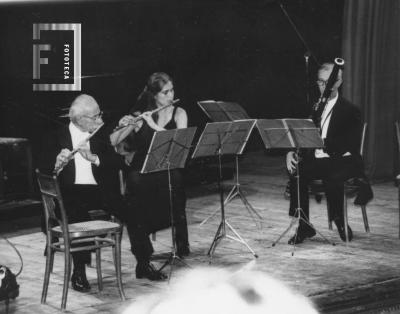 Lorena Barile y otros músicos en Teatro Municipal
