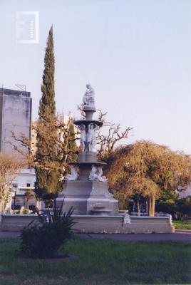 Fuente decorativa en Plaza Mitre